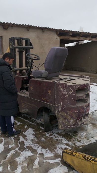 Погрузчик вилочный