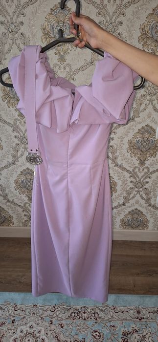 Женское платье одевали 1 раз