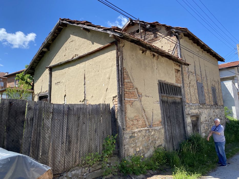 Имот с постройки в гр.Батак