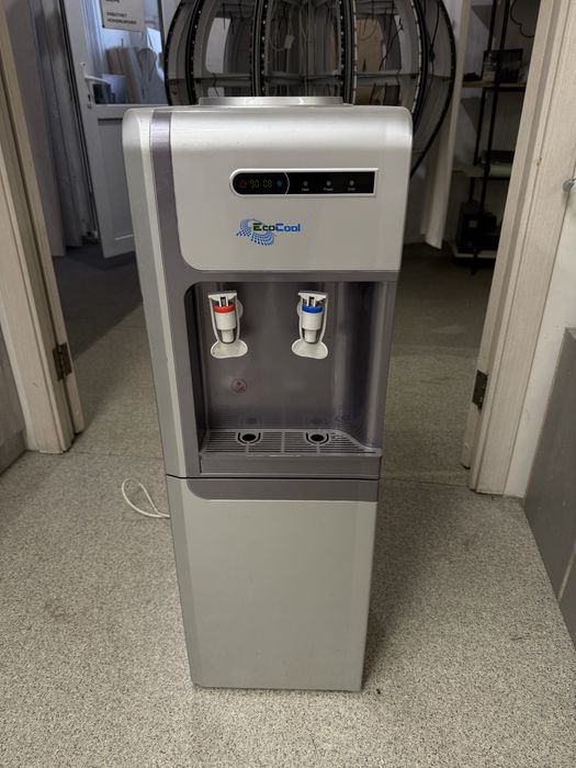 Диспенсер / кулер для воды напольный