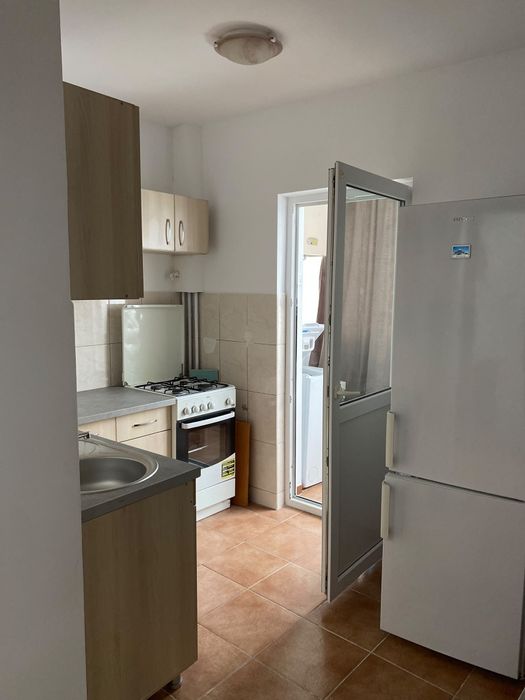 Închiriez apartament