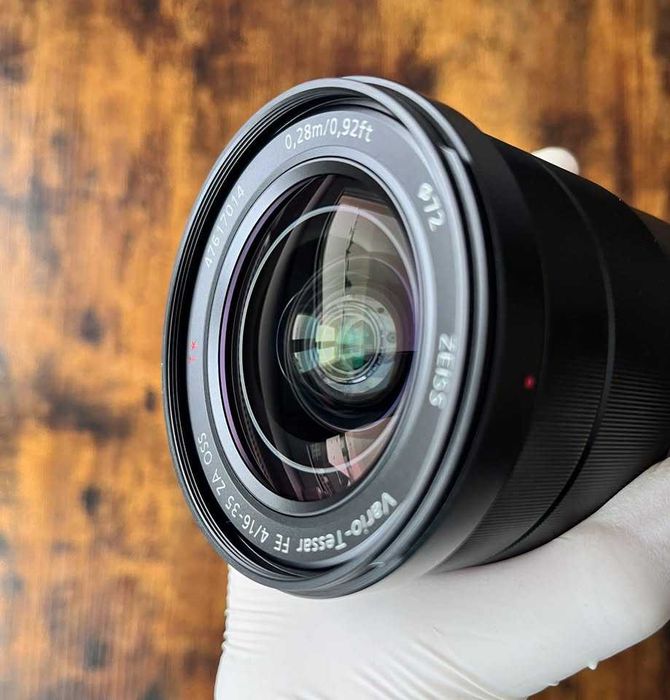 Obiectiv Zeiss Vario-Tessar 16-35mm f/4 ZA OSS pentru Sony FE