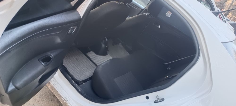 Продаю Пежо 301.