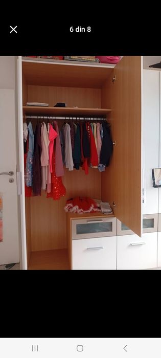 Dulap cu 5 usi și sertare.