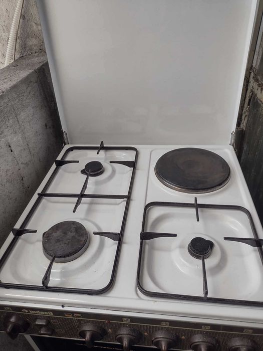 Печка Индезит комбинирана газ-ток.