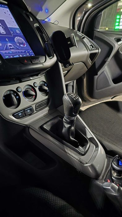 Продам форд фокус 2012год