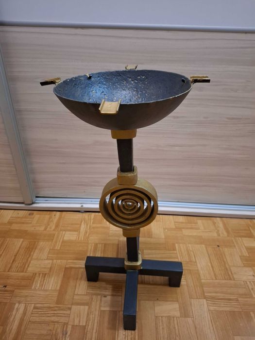 Дървени табуретки