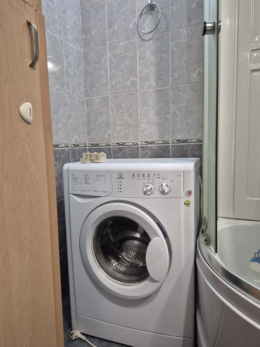 Продам стиральную машинку Indesit