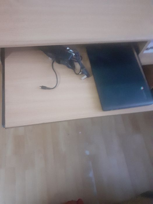 Urgent!! Vând birou ptr.monitor/calculator,în stare perfectă, fără def