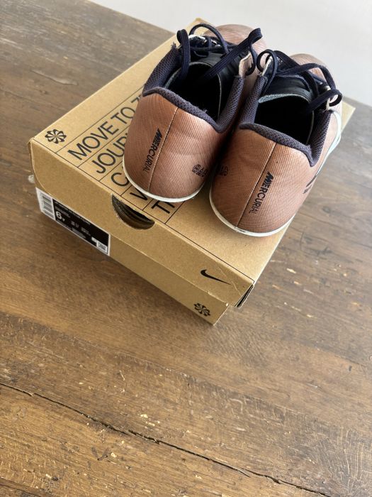 Продавам бутонки nike mercurial.