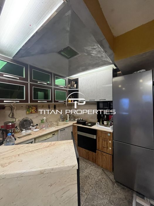 Дава се под наем Къща в Варна, Левски - 150 кв.м за 800 € - Снимка #2