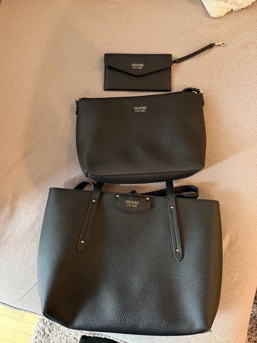 Дамска чанта Guess в две лица и три части