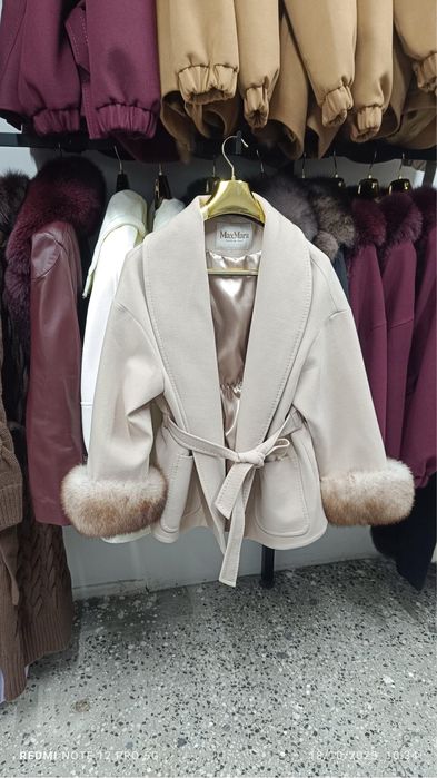 Кашмирено палто с естествен косъм