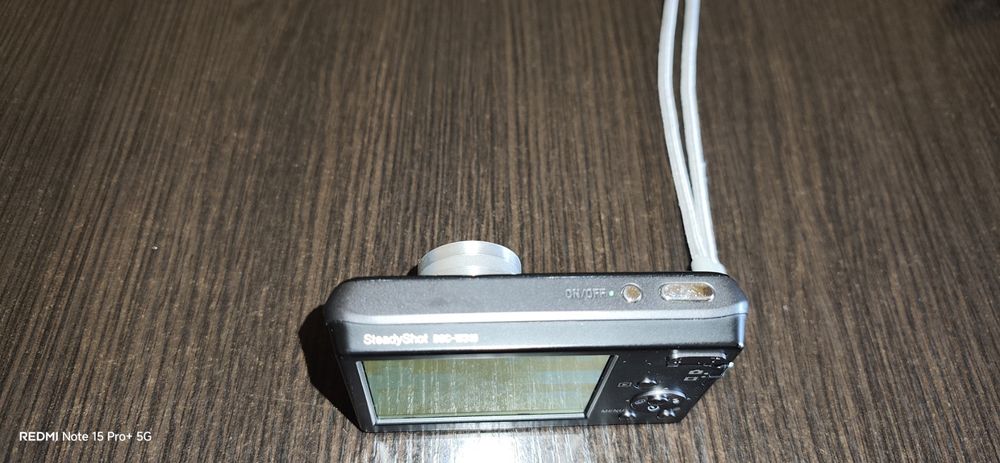 Компактен фотоапарат Sony Cyber-shot (12.1 MP, 4x Zoom, 28mm Wide) – Y2K Retro Digicam