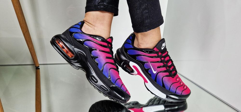 Дамски маратонки Nike TN