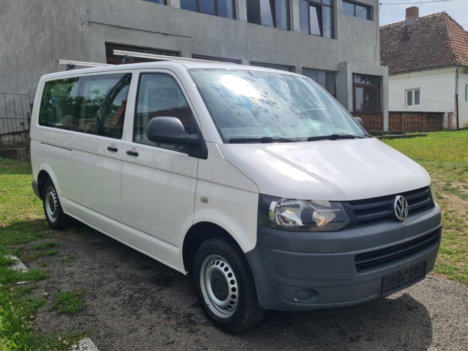 Volkswagen Transporter T5 model lung 8 locuri  140 CP