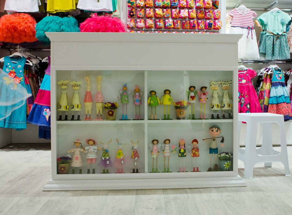 Бюра с чекмеджета за търговски обект