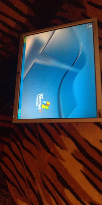 Desktop + monitor LG Baicoi • OLX.ro