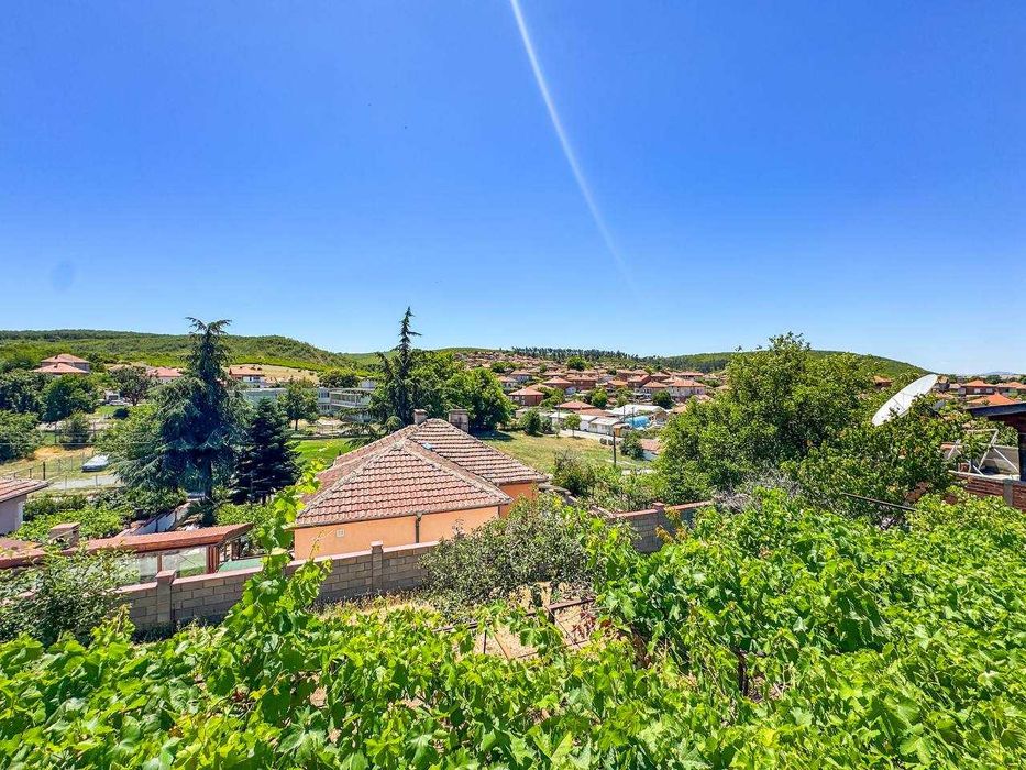 Двуетажна къща с двор в центъра на град Средец, област Бургас