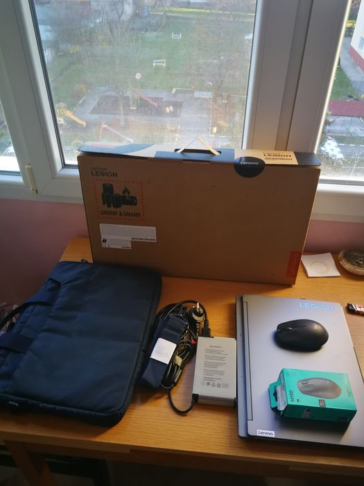 Лаптоп Lenovo Legion 5 16IRX9 с Windows 11 Pro-лицензиран