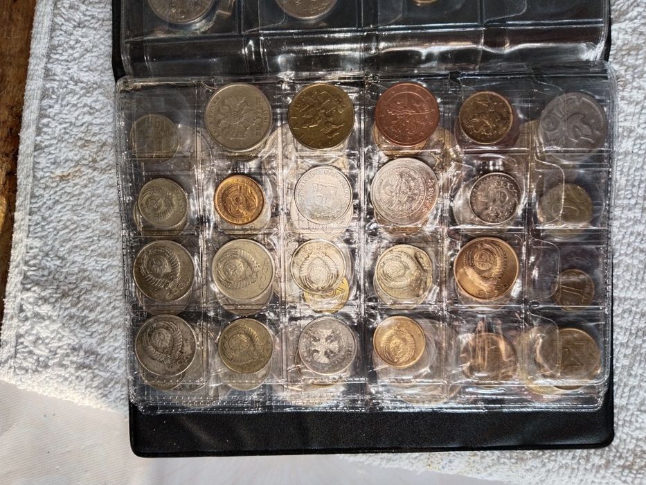 Манеты разные есть и царские