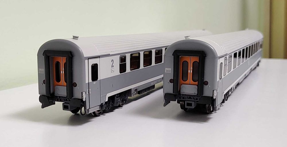 Se 2 vagoane Aminiti Feroviare 25005 Ava200 B11 H0 1:87, NOU