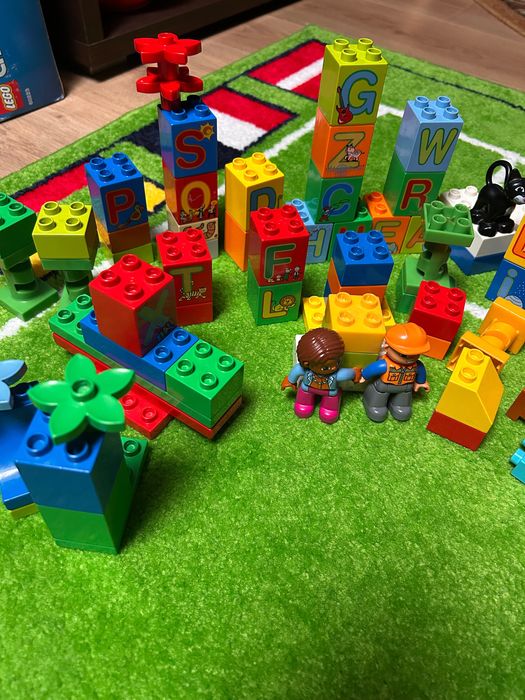 Lego Duplo, litere si set de construcție , aproximativ 100 piese