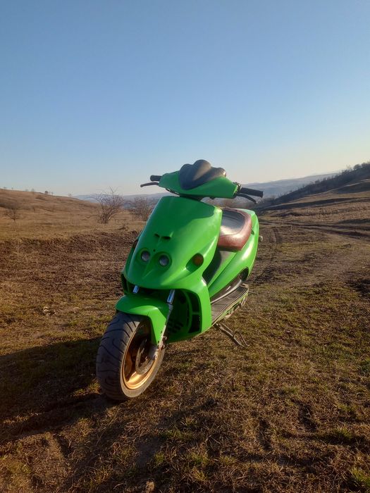 Vând/schimb  scuter malaguti f12