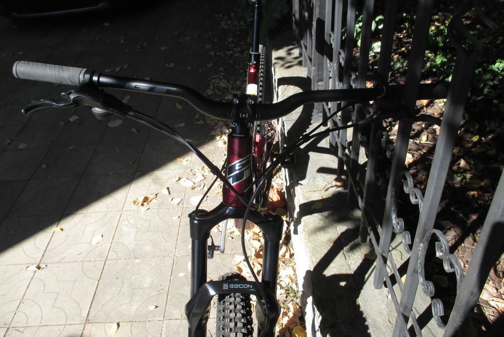 NEW - GT Sensor Sport 29" Deore 11spd