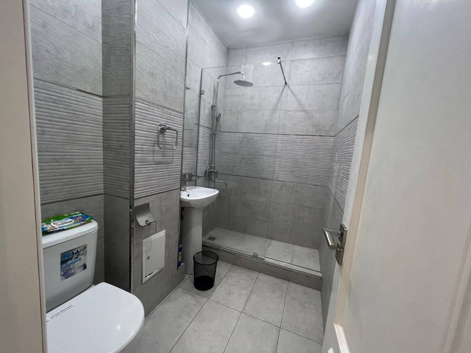 Ойбек метрода евро офис арендага берилади