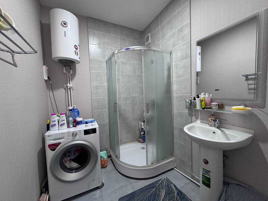 Новостройка на Карасу-5, 2/18/25 с ремонтом укомплектована 65 кв.м.