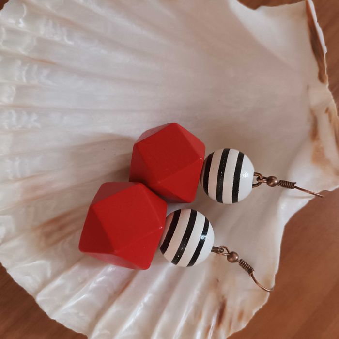 Продава симпатични обеци