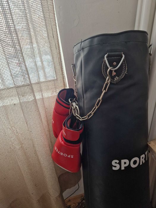 Боксов чувал,боксови ръкавици