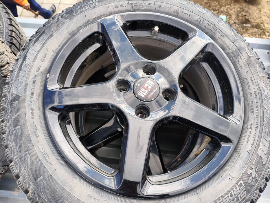 Литые диски + резина. На 15.