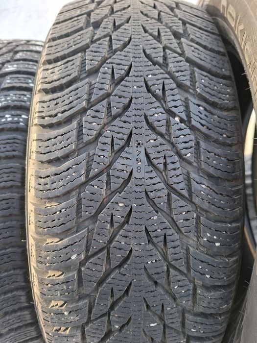 Продам шины. 215/55/17 нокиа
