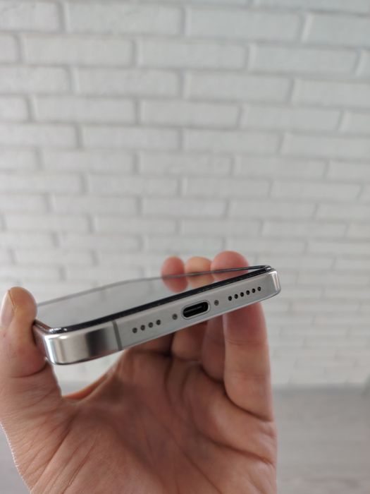 iPhone 16 pro max 256 titanium