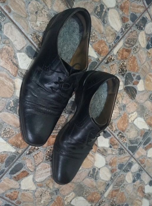 Pantofi barbati din piele marca Lasocki marimea 44-45 in stare perfect