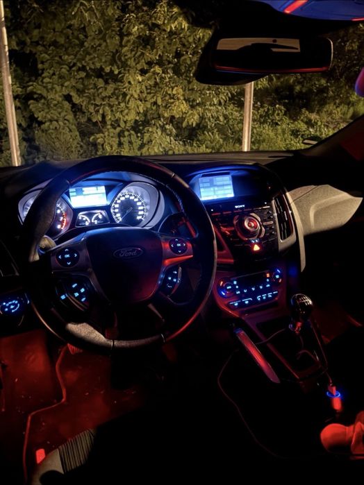 FORD Focus 2011 — imagine 5