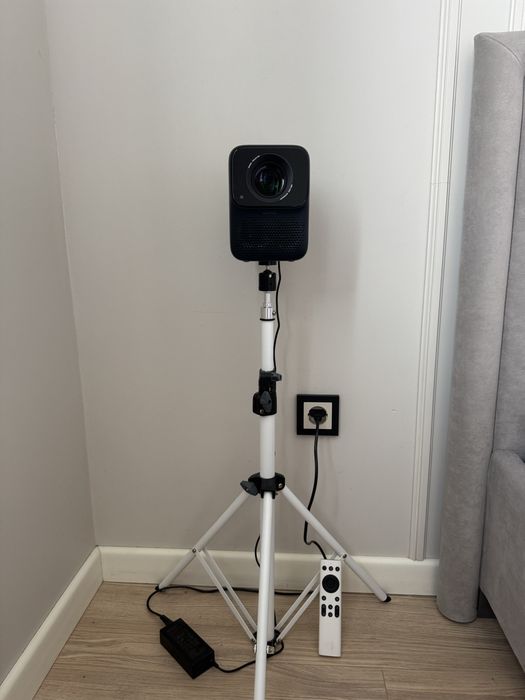 Пооектор Wanbo T2 MAX с треногой