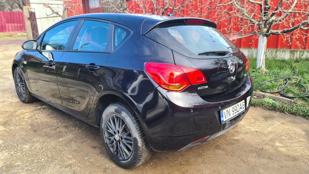 Opel Astra J 2010