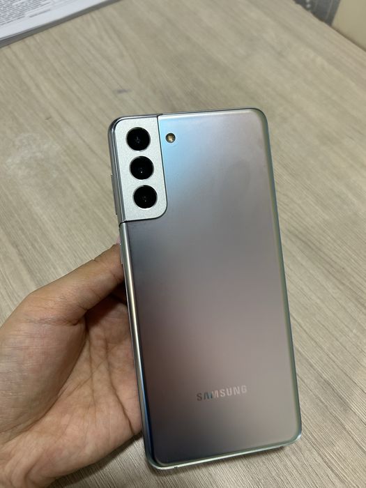 Самсунг С 21+.