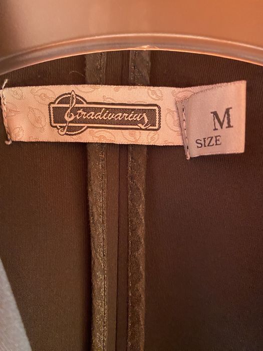 Продавам два броя дамски сака на Stradivarius