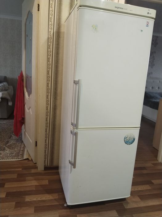 Холодильник LG продам