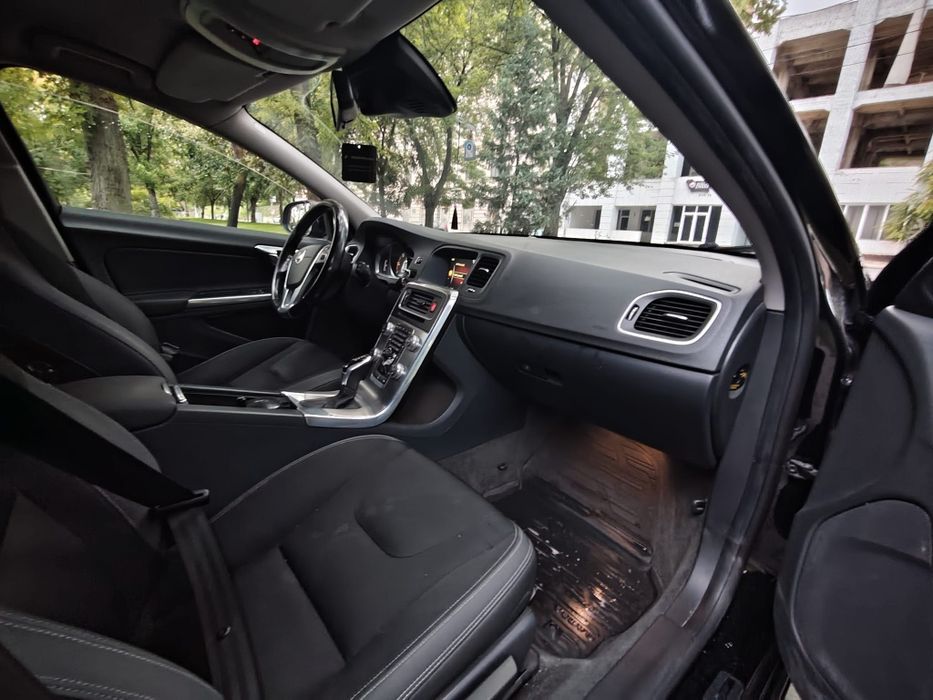 VOLVO V60 2015 — imagine 2