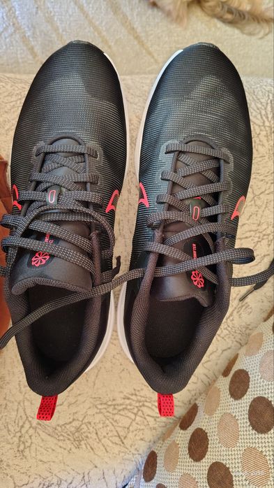 Маратонки Nike 42