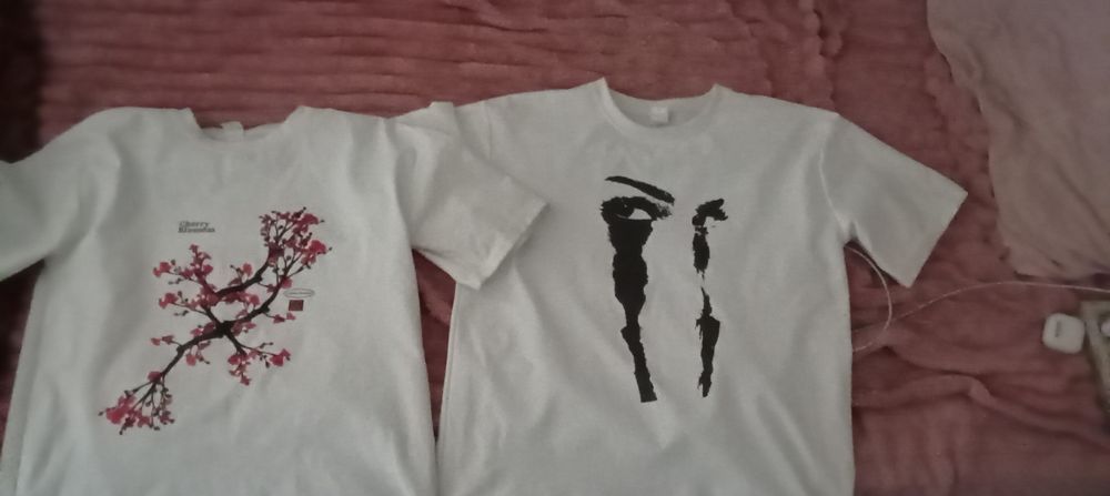 Продам две футболки