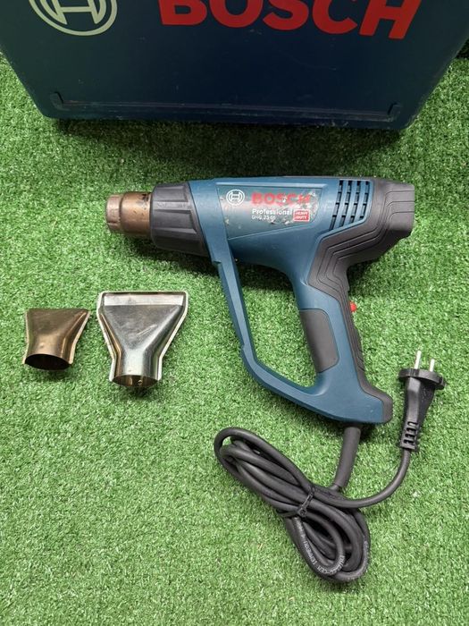 Пистолет за горещ въздух на Bosch GHG 23-66 с приставки