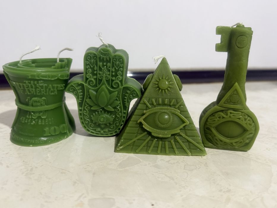 Праодаются свечи