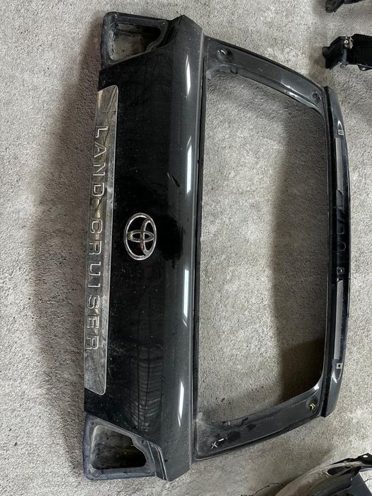 Капот на Land Cruiser 200