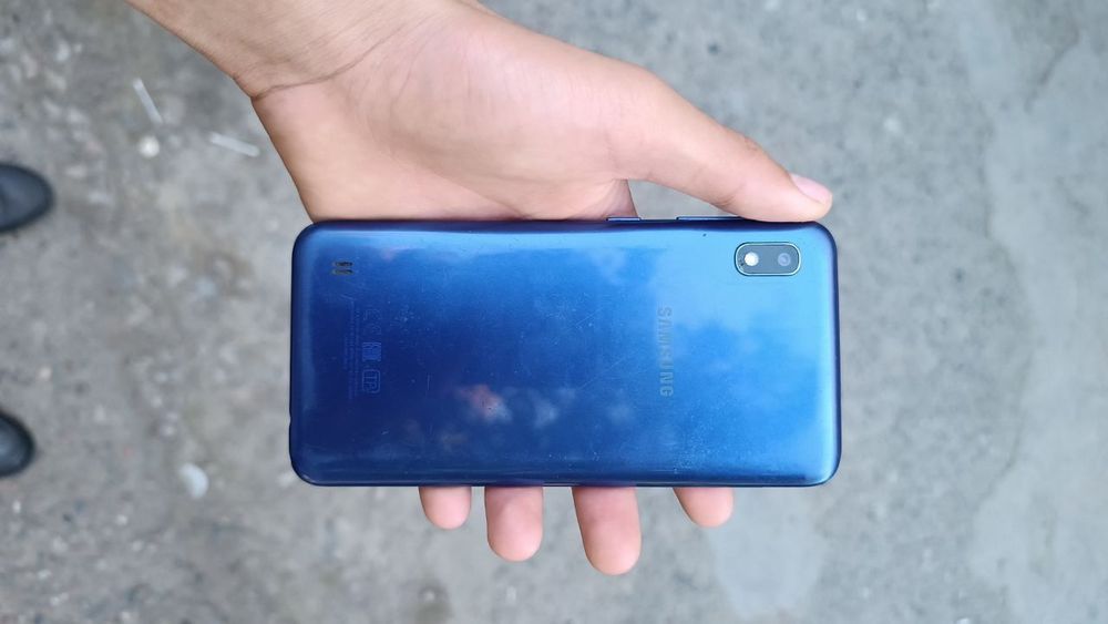 Телифон Samsung A10